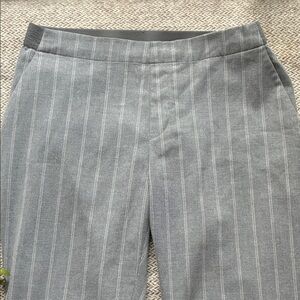Uniqlo Women’s Light Gray Striped Dress Pants. Elastic waist.
